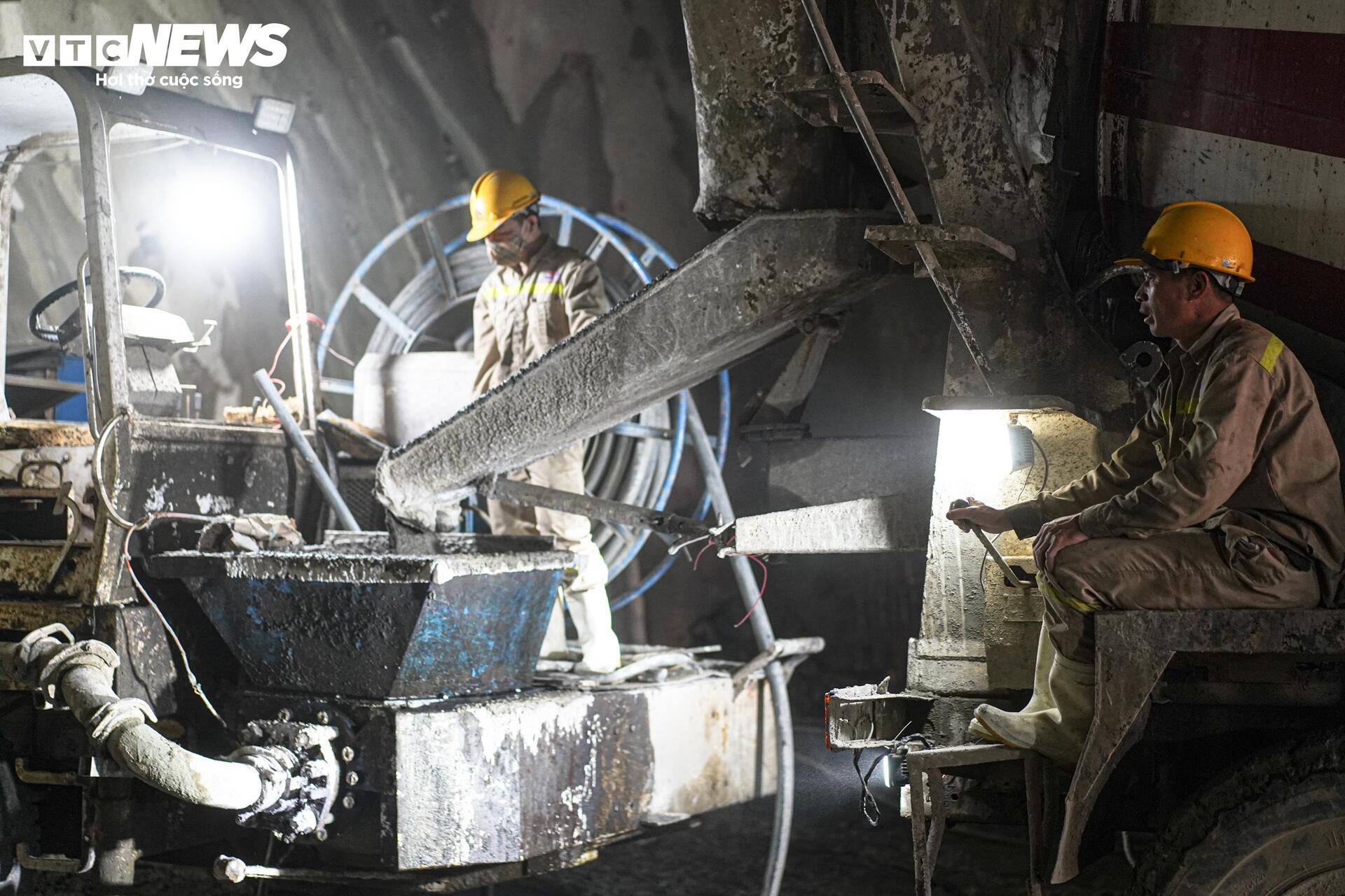 Đại công trường cao tốc Nội Bài-Lào Cai vận hành '3 ca 4 kíp', tăng tốc ngày đêm - Ảnh 10