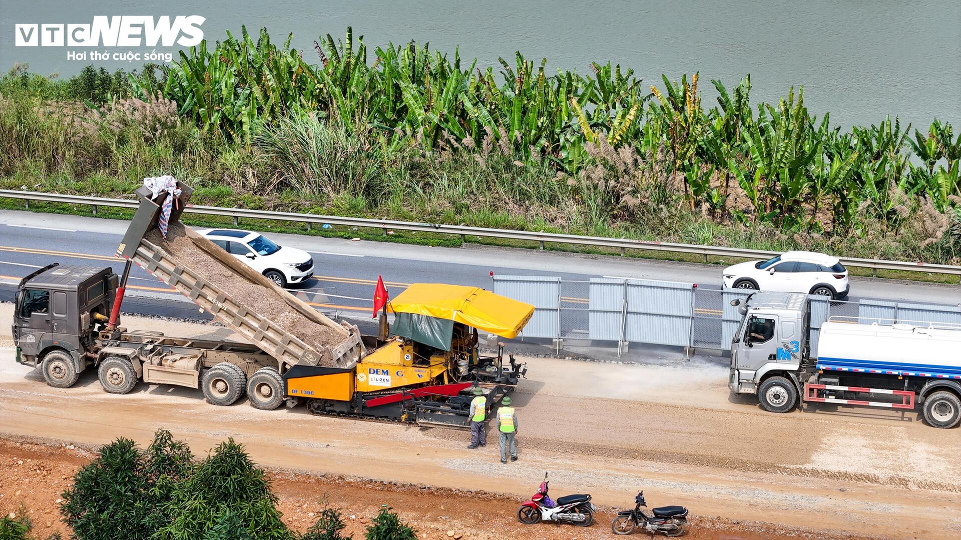 Đại công trường cao tốc Nội Bài-Lào Cai vận hành '3 ca 4 kíp', tăng tốc ngày đêm - Ảnh 4
