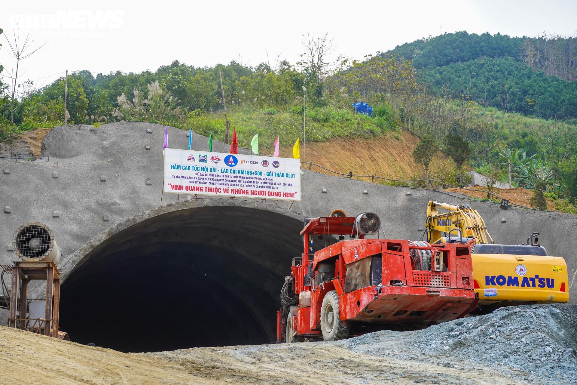 Đại công trường cao tốc Nội Bài-Lào Cai vận hành '3 ca 4 kíp', tăng tốc ngày đêm - Ảnh 11