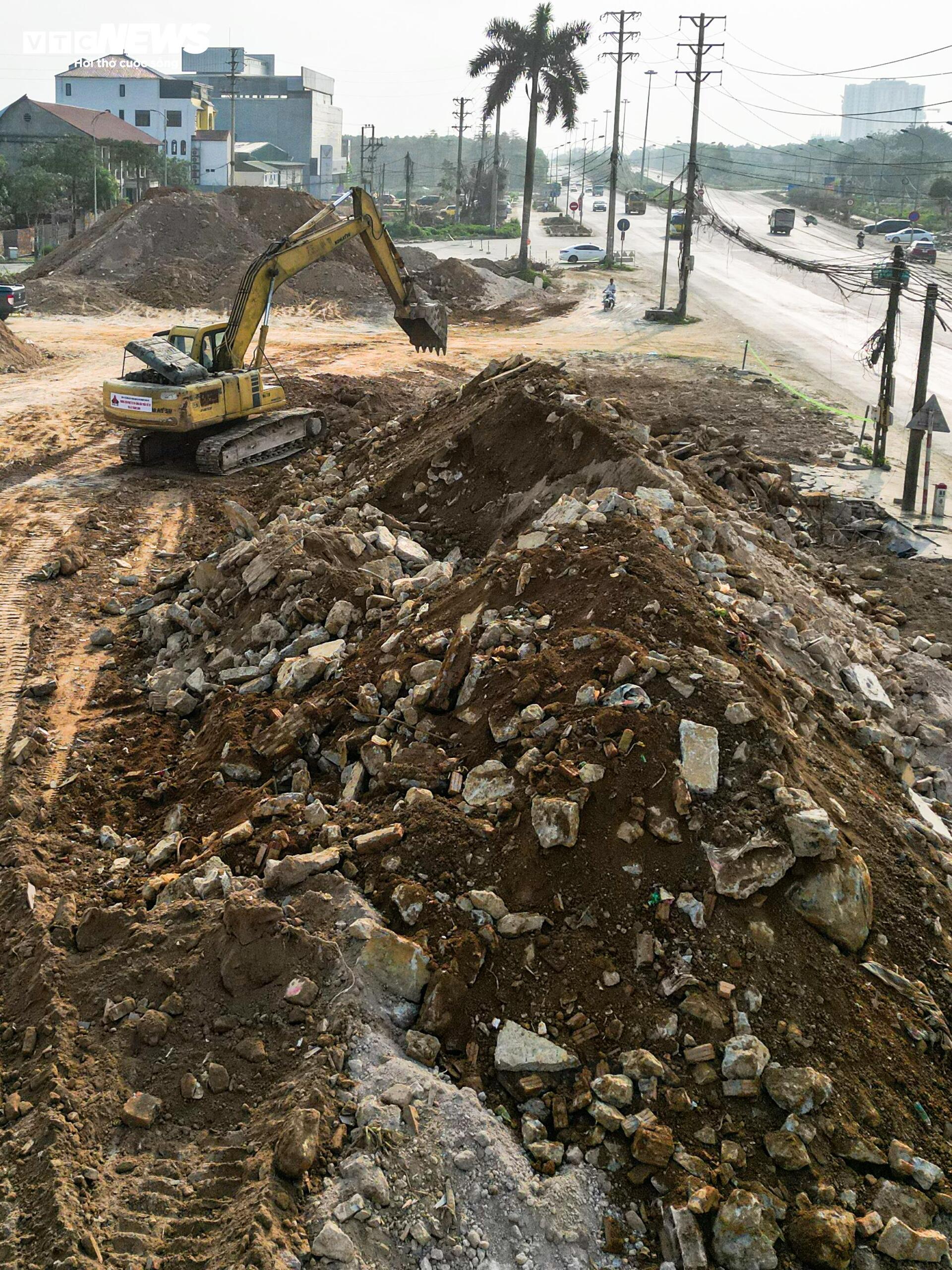 Mục sở thị công trường cao tốc 5.200 tỷ đồng nối đại lộ dài nhất Việt Nam - Ảnh 11