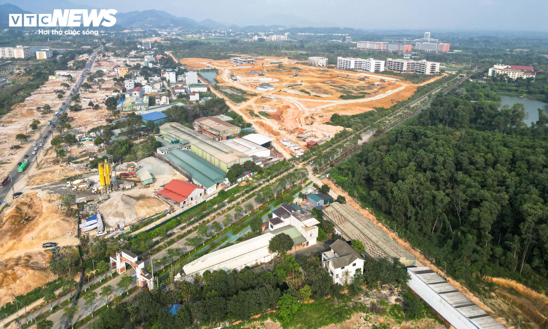 Mục sở thị công trường cao tốc 5.200 tỷ đồng nối đại lộ dài nhất Việt Nam - Ảnh 2