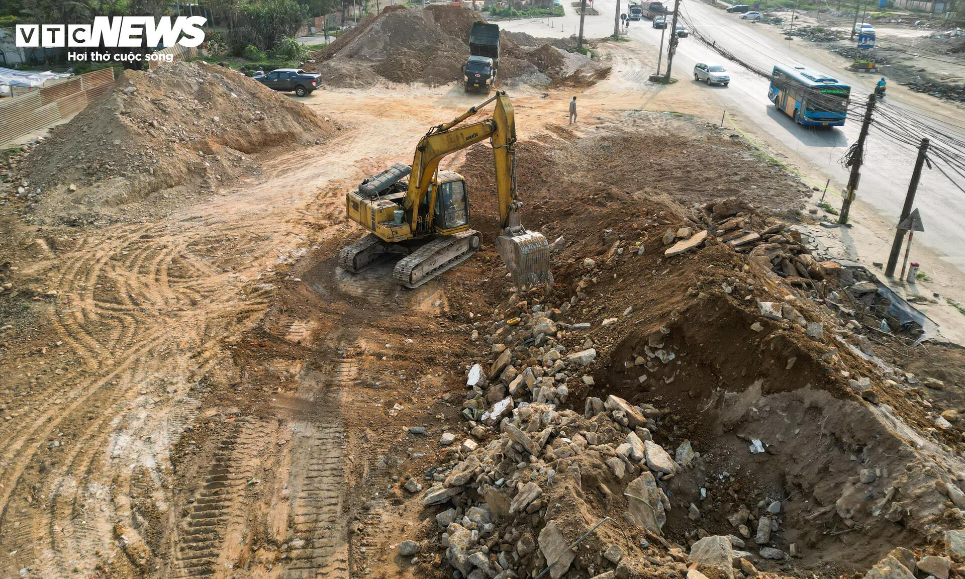 Mục sở thị công trường cao tốc 5.200 tỷ đồng nối đại lộ dài nhất Việt Nam - Ảnh 5