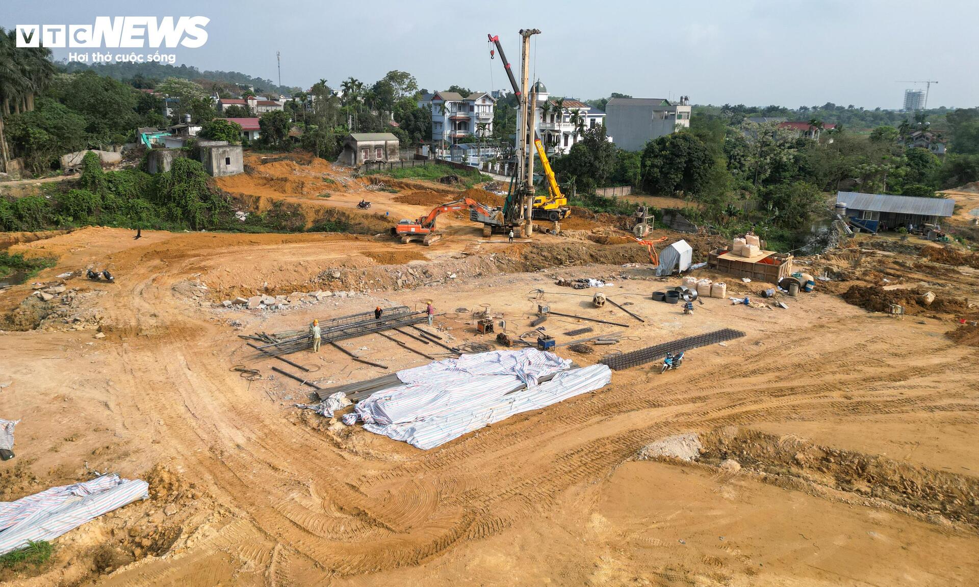 Mục sở thị công trường cao tốc 5.200 tỷ đồng nối đại lộ dài nhất Việt Nam - Ảnh 6