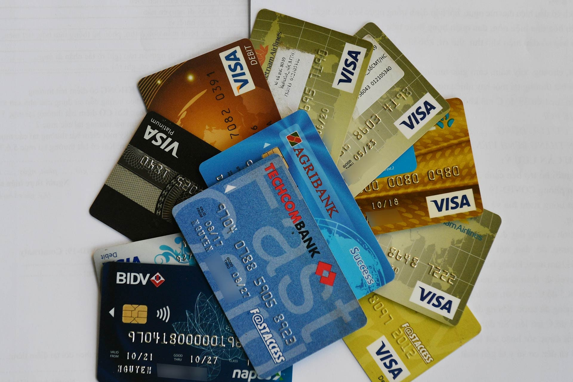 Phong tỏa tài khoản ngân hàng, mời lên công an làm việc nếu người dùng có hành vi sau - Ảnh 1