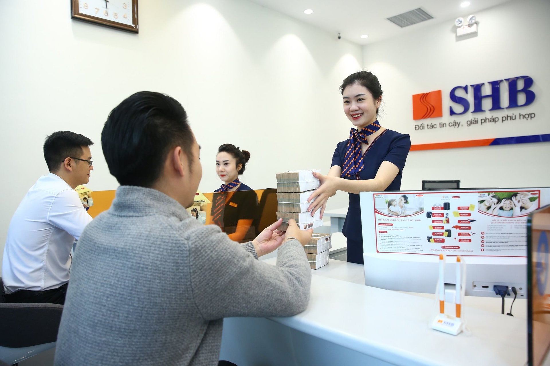 Loạt quỹ đầu tư đăng ký mua lượng lớn cổ phiếu SHB - Ảnh 1