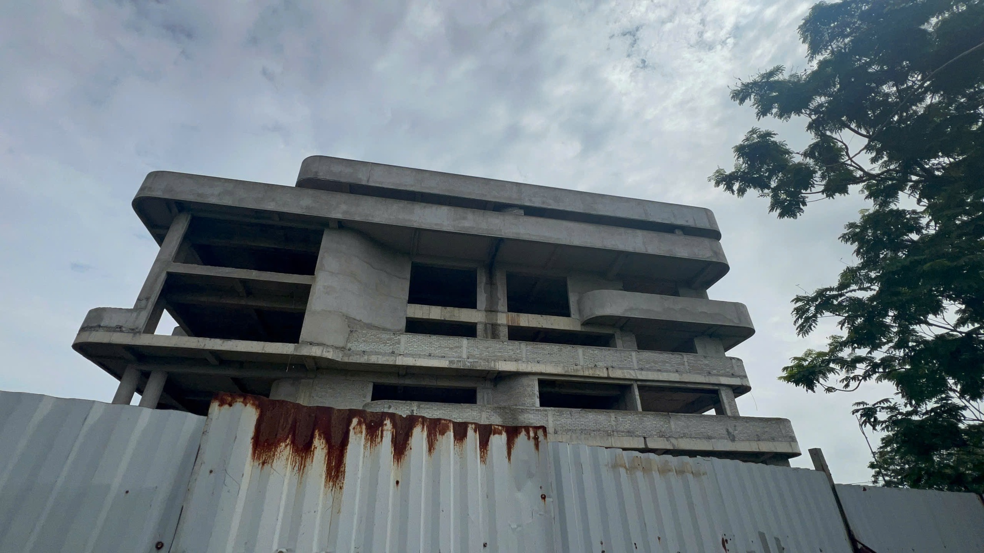 Vụ nhà thầu "bỏ chạy" ở Huế: Bao giờ tái khởi động, chủ đầu tư cam kết gì? - Ảnh 3