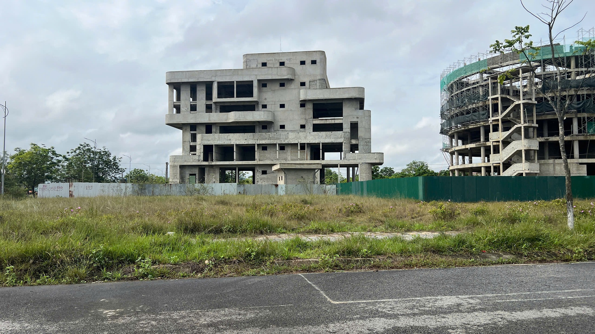 Vụ nhà thầu "bỏ chạy" ở Huế: Bao giờ tái khởi động, chủ đầu tư cam kết gì? - Ảnh 2