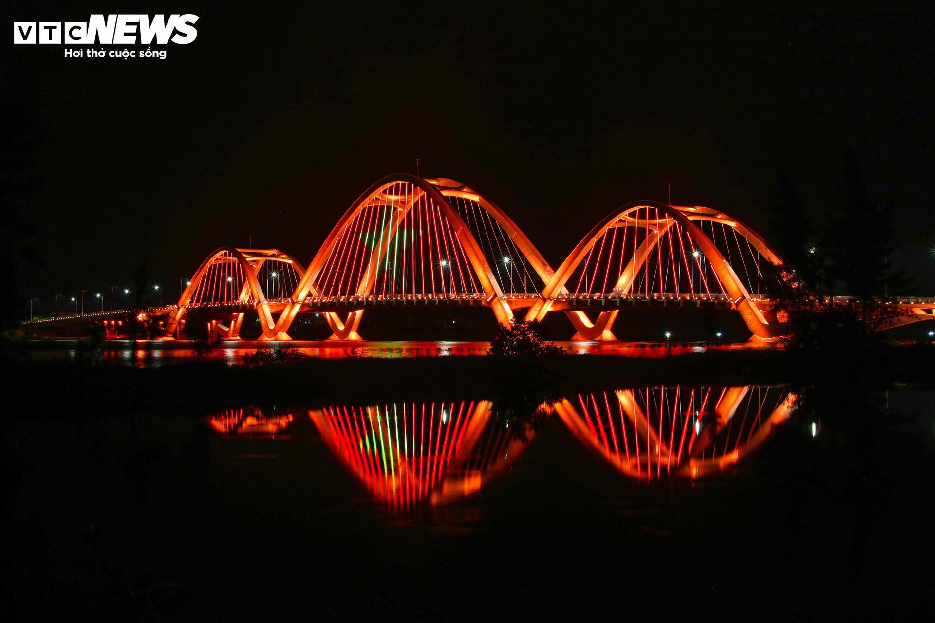 Vì sao cầu 1.300 tỷ ở Quảng Trị làm xong, nhưng đường dẫn vẫn tắc? - Ảnh 2