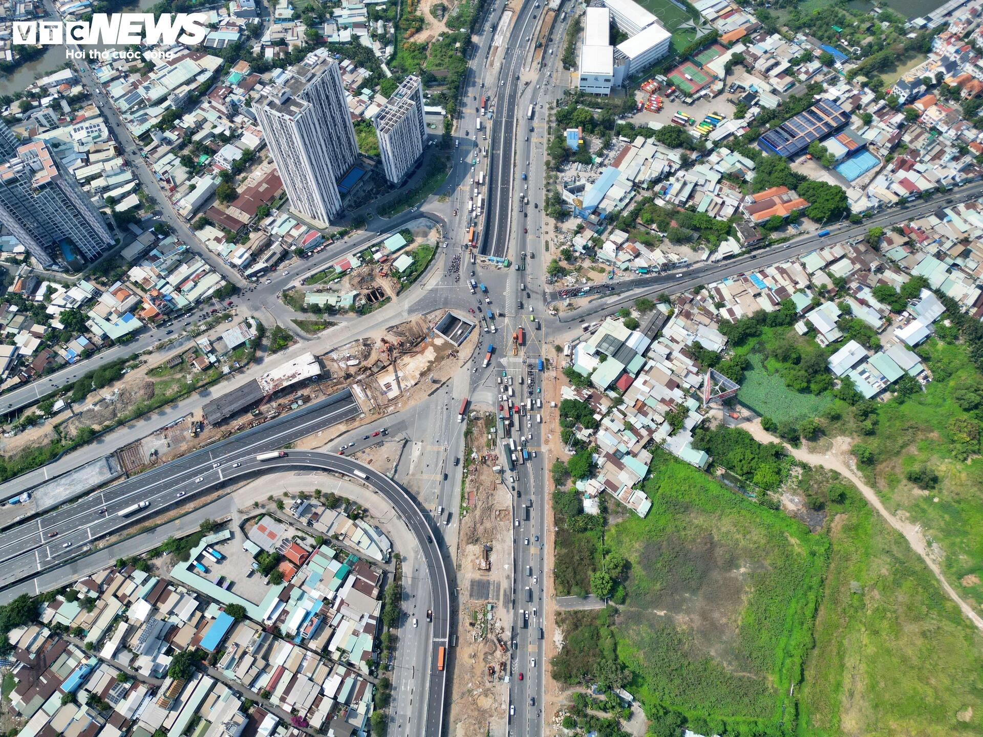 Cận cảnh dự án nút giao hiện đại bậc nhất TP.HCM sau nhiều lần chậm tiến độ - Ảnh 3