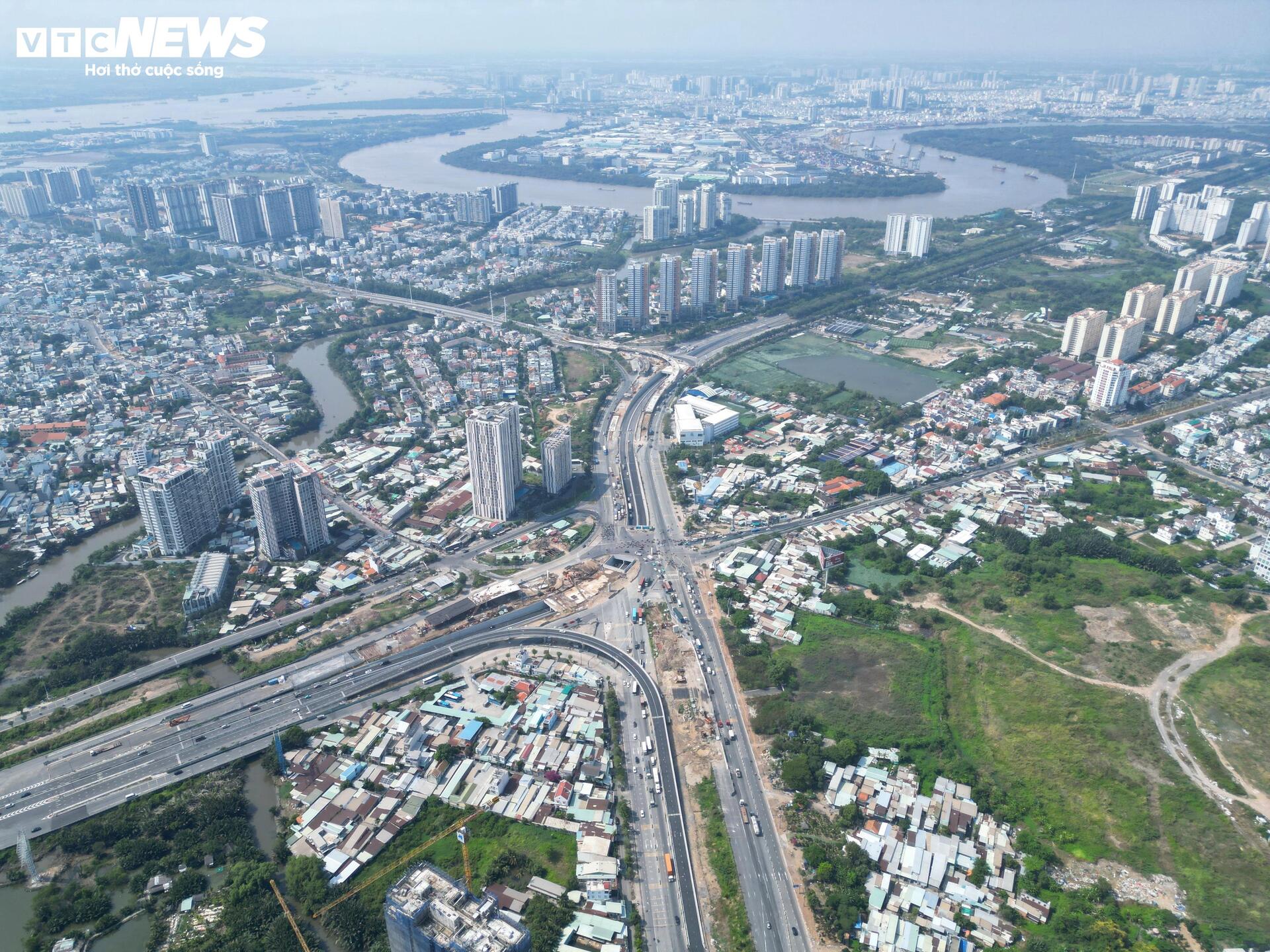 Cận cảnh dự án nút giao hiện đại bậc nhất TP.HCM sau nhiều lần chậm tiến độ - Ảnh 14