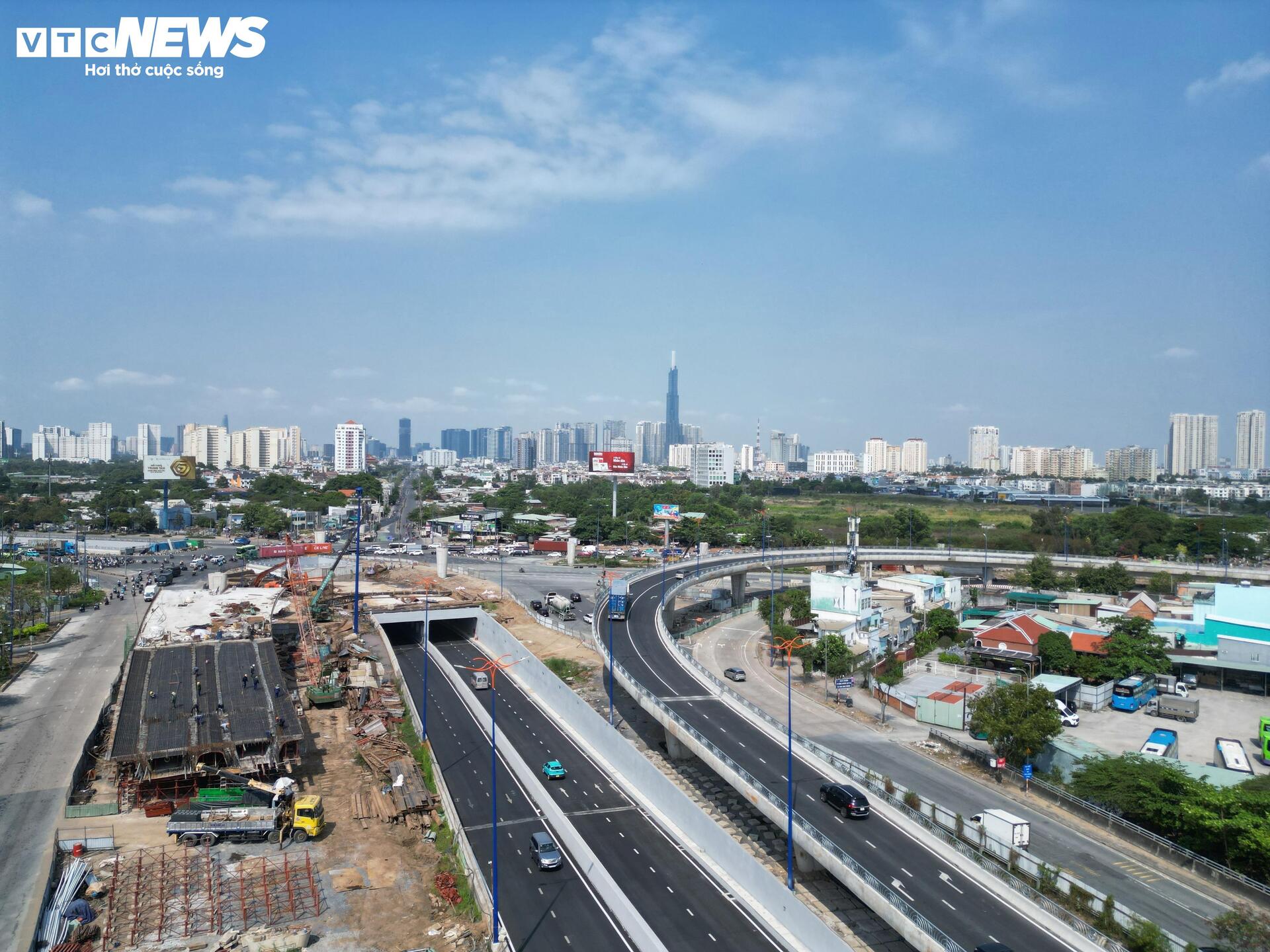 Cận cảnh dự án nút giao hiện đại bậc nhất TP.HCM sau nhiều lần chậm tiến độ - Ảnh 2