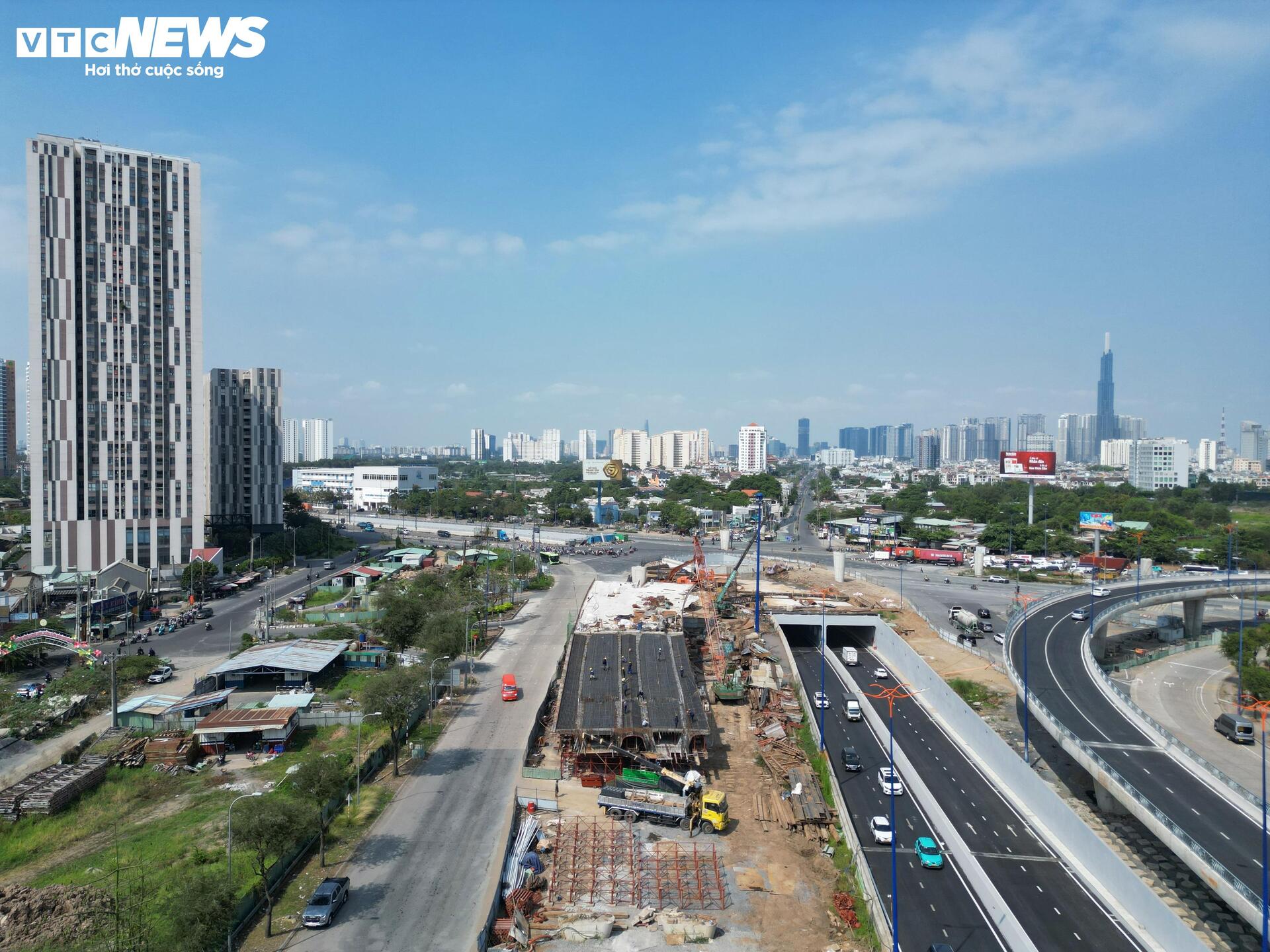 Cận cảnh dự án nút giao hiện đại bậc nhất TP.HCM sau nhiều lần chậm tiến độ - Ảnh 12