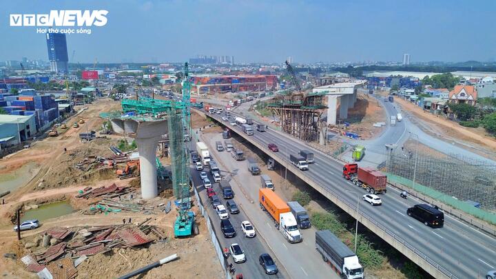 Tăng tốc thi công nút giao Tân Vạn Vành đai 3 để kết nối sân bay Long Thành - Ảnh 1