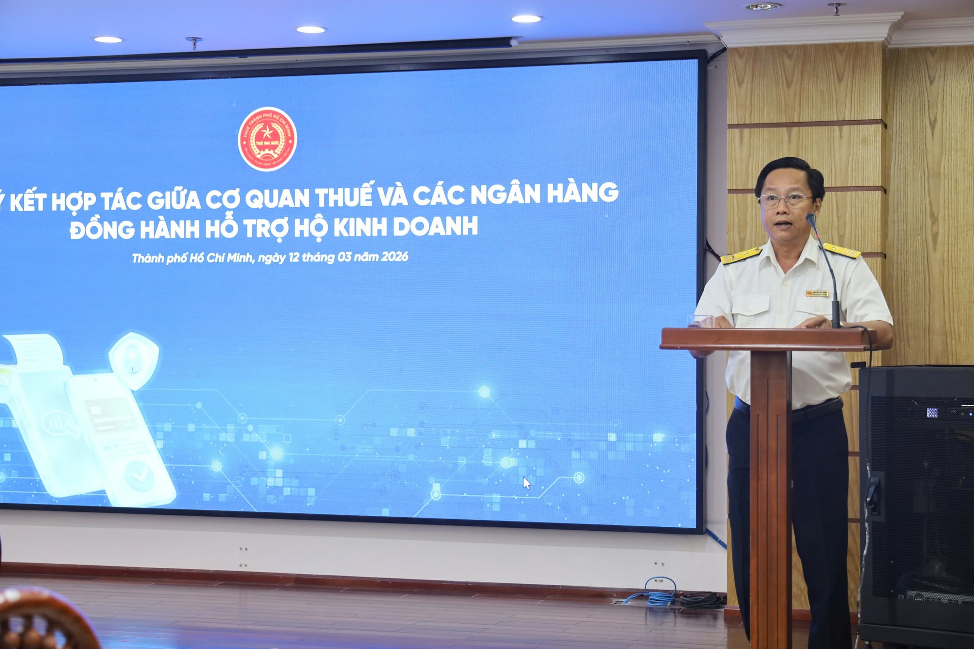 Thuế TP.HCM và OCB đồng hành cùng hộ kinh doanh chuyển đổi hình thức kê khai thuế - Ảnh 2