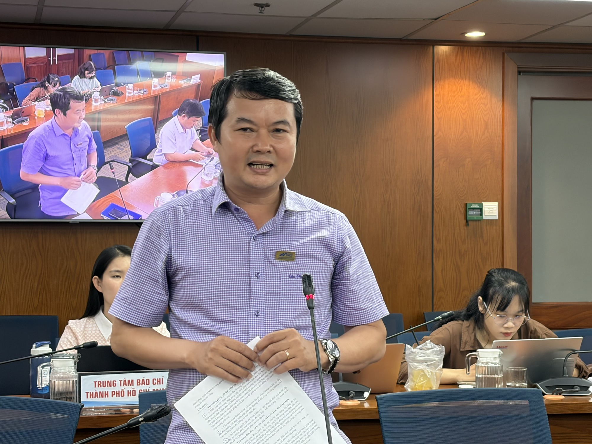 Dự án kênh dài nhất TPHCM chậm tiến độ vì thiếu chỗ… đổ đất - Ảnh 1