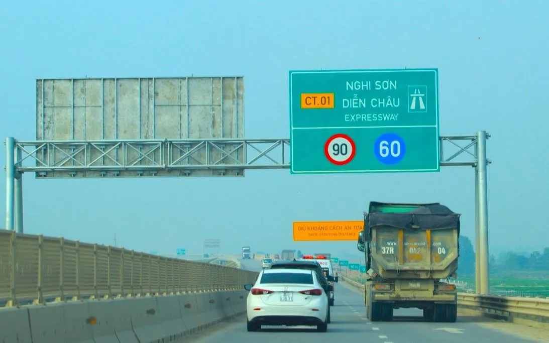 Từ hôm nay, thu phí 5 tuyến đường cao tốc Bắc - Nam phía Đông - Ảnh 1