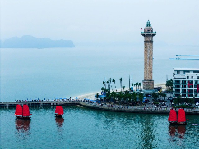 2026: Quảng Ninh tái định vị du lịch bằng những cú hích chiến lược - Ảnh 1