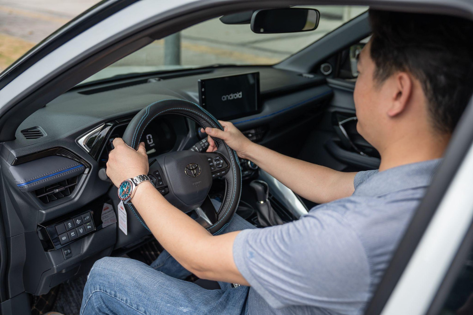 Bài toán kinh tế có lợi cho khách hàng mua xe Toyota trong tháng 3, tiết kiệm gần 70 triệu đồng - Ảnh 1