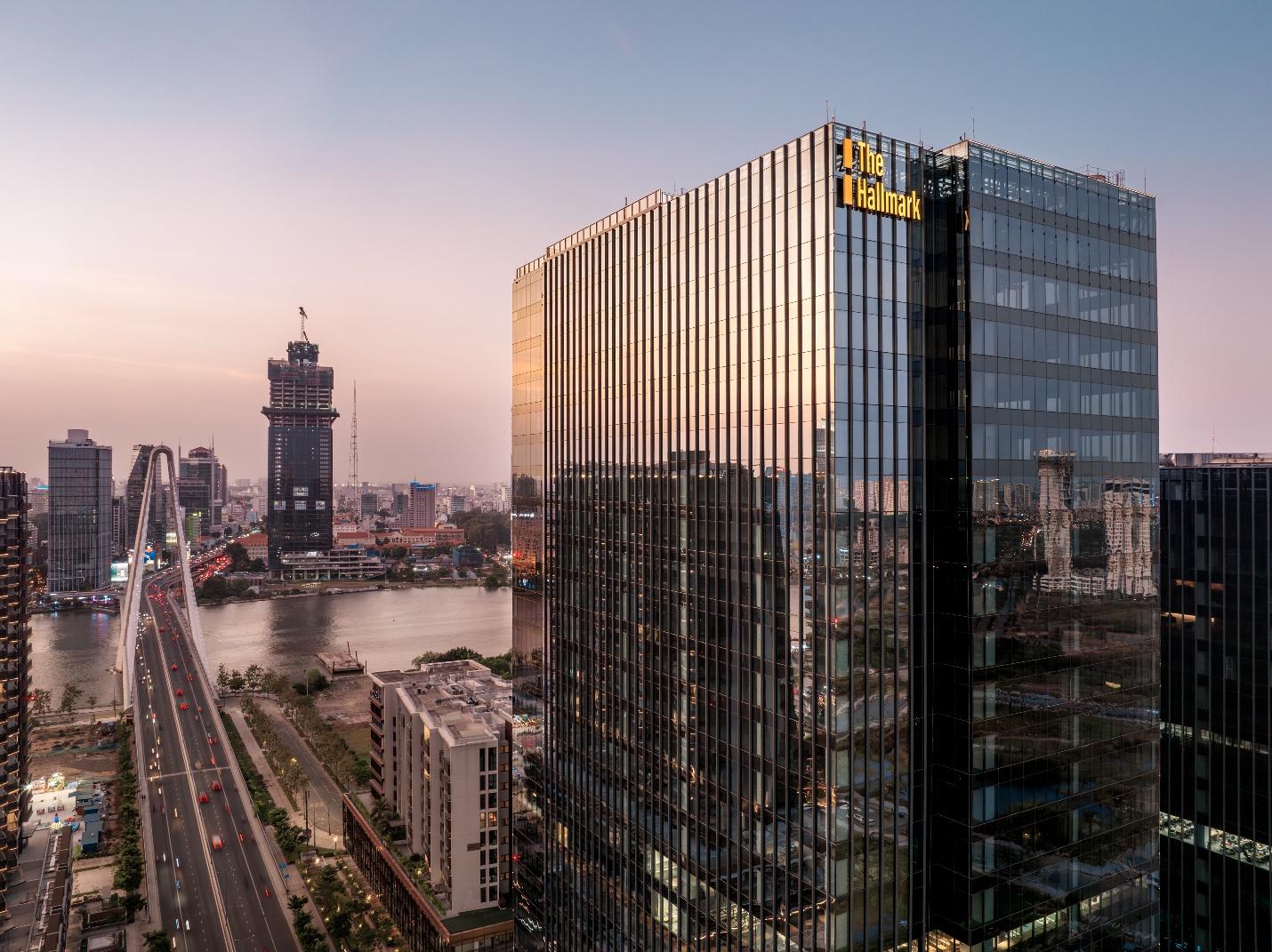 Từ The Hallmark đến Palm City: Chiến lược tích hợp đa ngành của Hướng Việt Properties - Ảnh 1