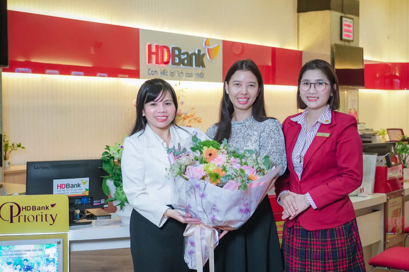 Chủ nhân giải 3 tỷ đồng đã lộ diện, hành trình "Tiết kiệm Tỷ phú" tại HDBank khép lại trong những khoảnh khắc vỡ òa - Ảnh 1