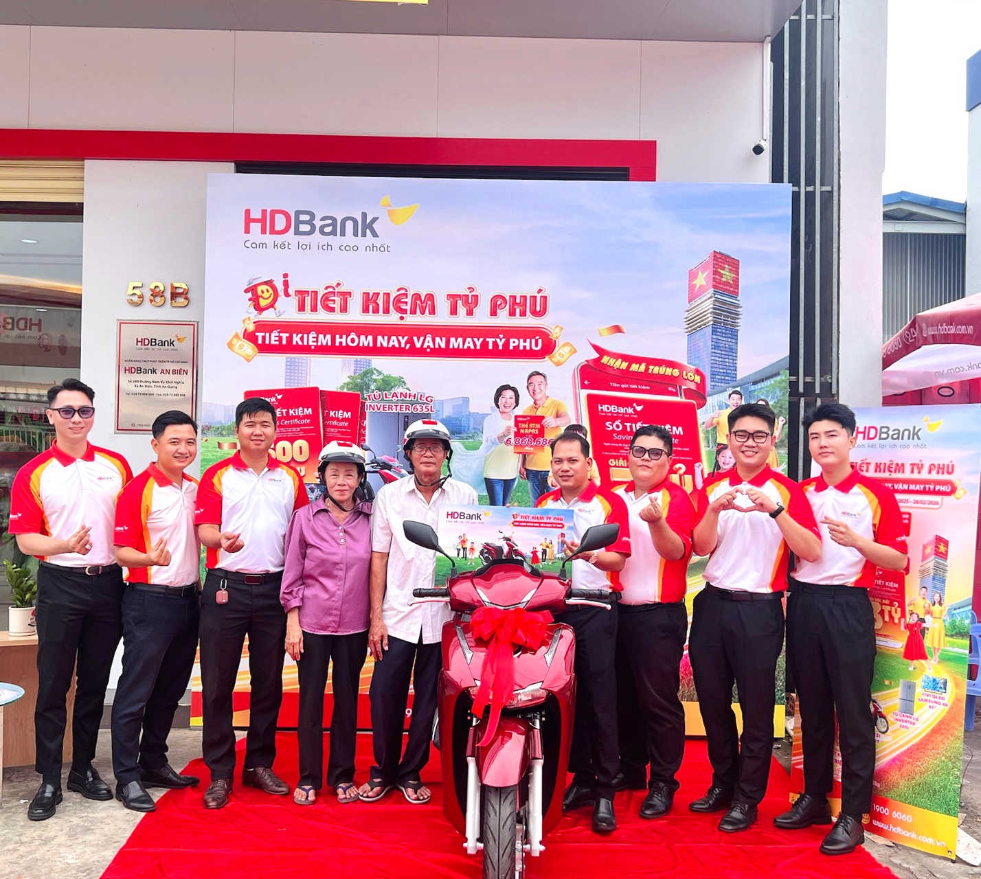 Chủ nhân giải 3 tỷ đồng đã lộ diện, hành trình "Tiết kiệm Tỷ phú" tại HDBank khép lại trong những khoảnh khắc vỡ òa - Ảnh 4