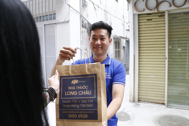 Bất chấp giá xăng tăng, Long Châu không tăng giá thuốc, miễn phí giao hàng - Ảnh 2