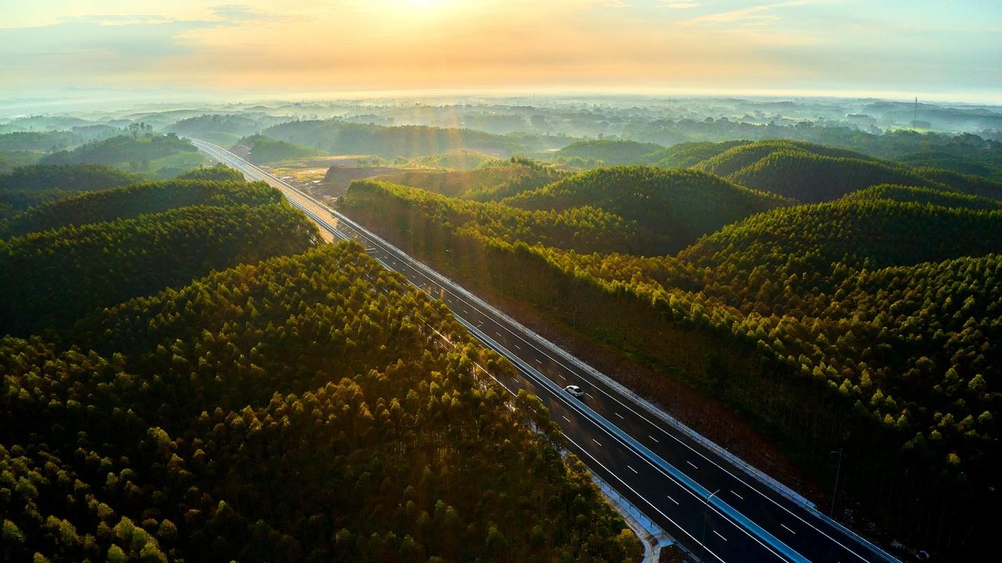 Doanh nghiệp đứng sau loạt dự án giao thông nghìn tỷ khắp Việt Nam, nối từ bầu trời đến mặt đất - Ảnh 3