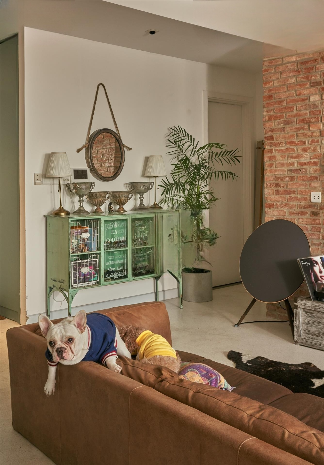 Căn hộ "chữa lành" của Châu Bùi: Đẹp như bước ra từ hoạt hình Anime nhưng cô chủ vẫn "đập đi làm lại" - Ảnh 8