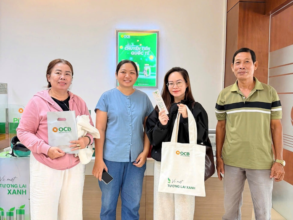 Hàng ngàn khách hàng “săn pin cũ” đổi quà Xanh cùng OCB - Ảnh 2