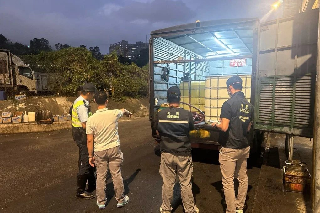 Kiểm tra bất ngờ, phát hiện xe tải chở 8.000 lít xăng dầu trái phép, công an lập tức vào cuộc - Ảnh 1