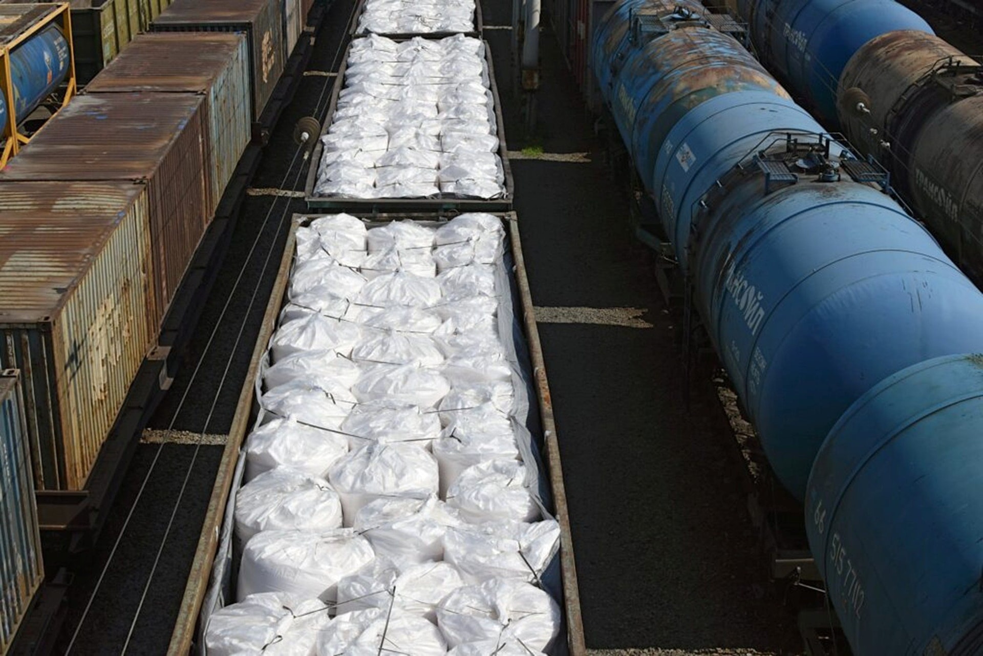 Siết xuất khẩu mặt hàng nuôi sống cả thế giới, Nga 'đánh tiếng' với Mỹ: Hoặc nới trừng phạt, hoặc không còn hàng để dùng - Ảnh 1