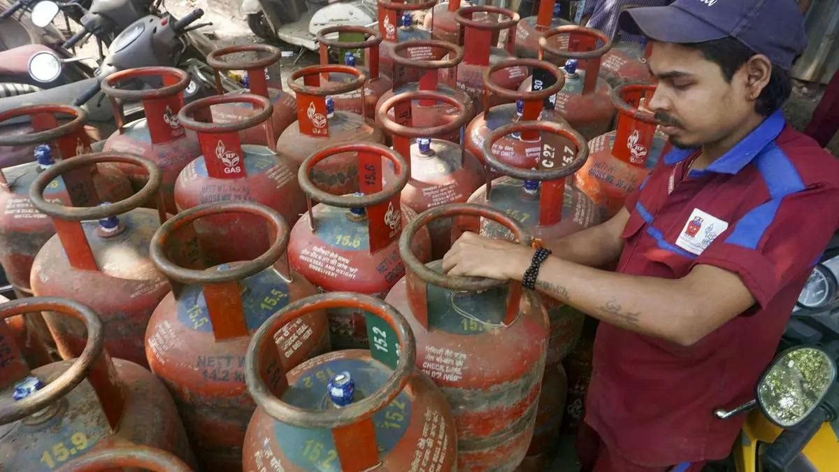 Căng thẳng Iran: Hàng hóa xuất khẩu đình trệ, nhà máy, nhà hàng tại một quốc gia châu Á phải tạm dừng vì thiếu khí đốt - Ảnh 1