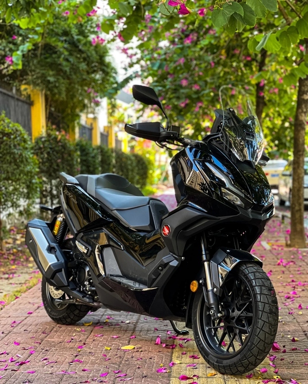 Honda ADV350 tại Việt Nam có giá lăn bánh gần 176 triệu đồng, vì sao vẫn khiến người chơi xe sẵn sàng xuống tiền? - Ảnh 1