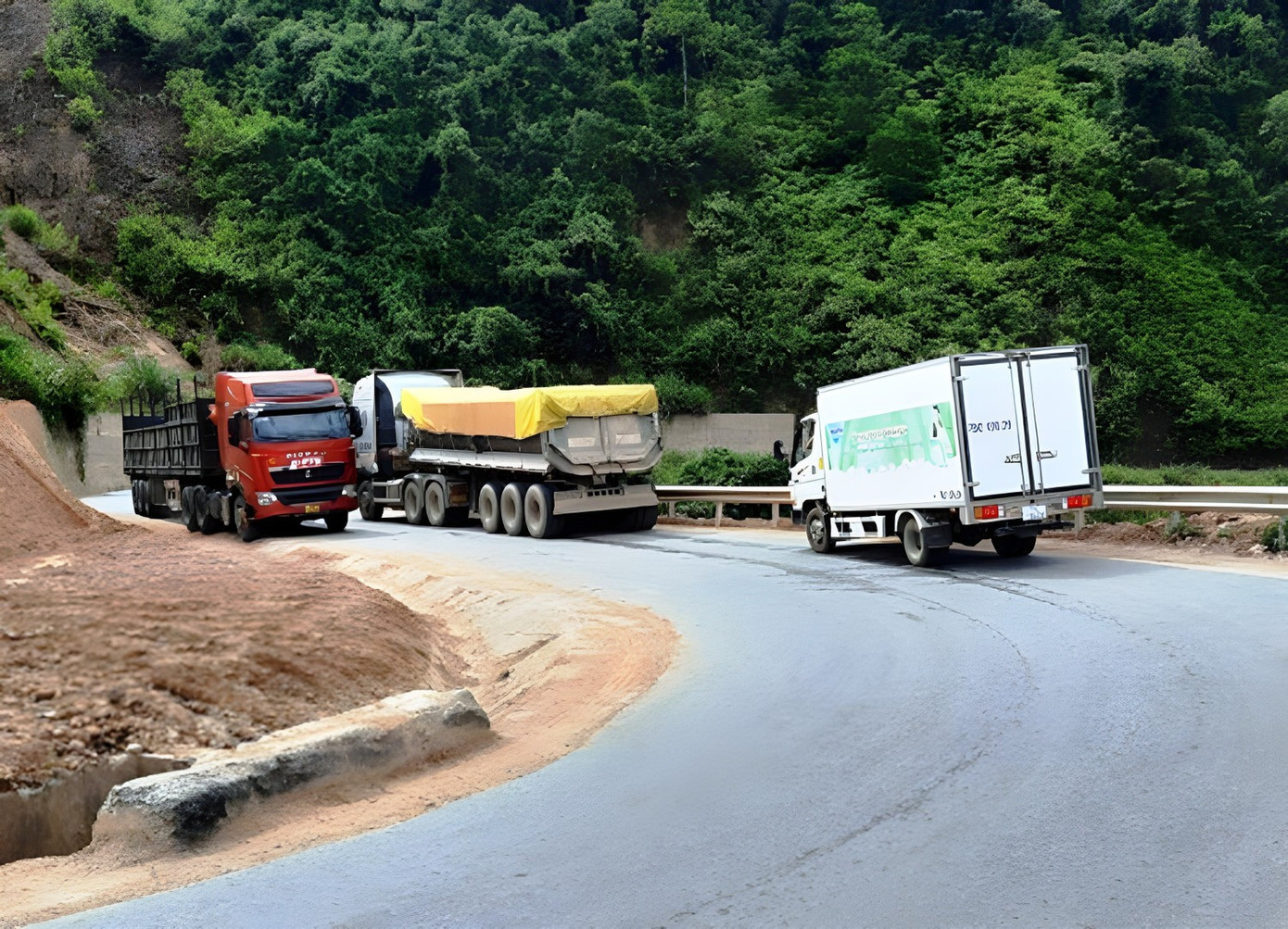 Thực hư cấm xe sơ mi rơ-moóc trên Quốc lộ 49 - Ảnh 2