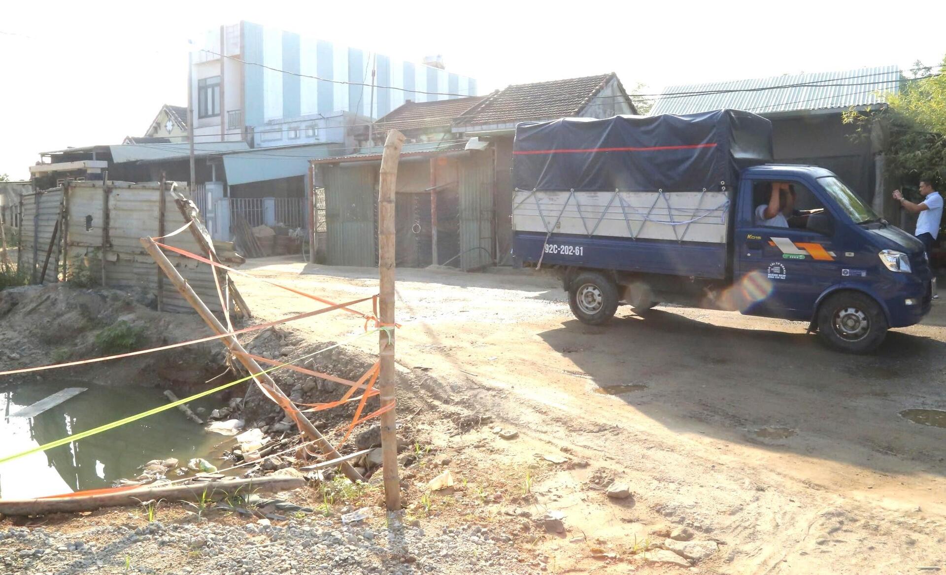 Dân ngán ngẩm dự án mở rộng quốc lộ hơn 1.800 tỷ thi công kiểu 'rùa bò' - Ảnh 7