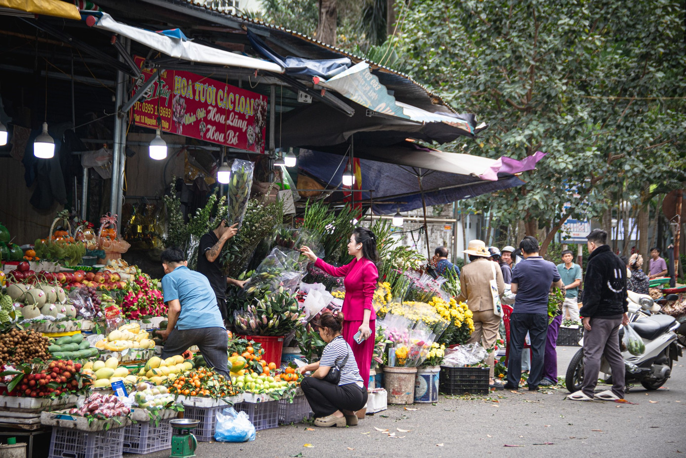 Hà Nội: Thưa vắng khách chợ đồ lễ cúng Rằm tháng Giêng - Ảnh 9