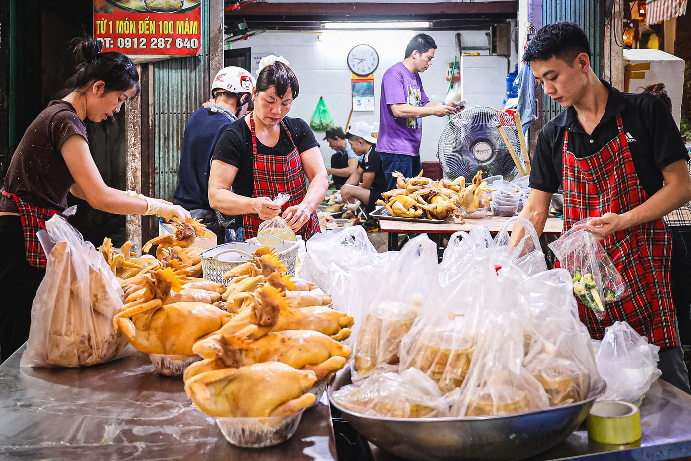 Hà Nội: Thưa vắng khách chợ đồ lễ cúng Rằm tháng Giêng - Ảnh 2