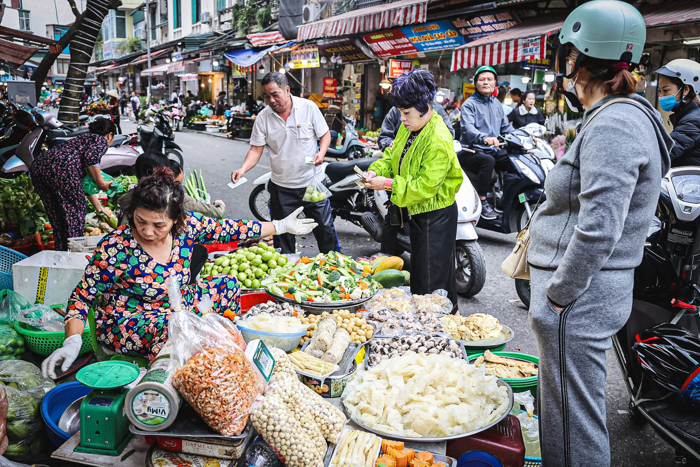 Hà Nội: Thưa vắng khách chợ đồ lễ cúng Rằm tháng Giêng - Ảnh 1