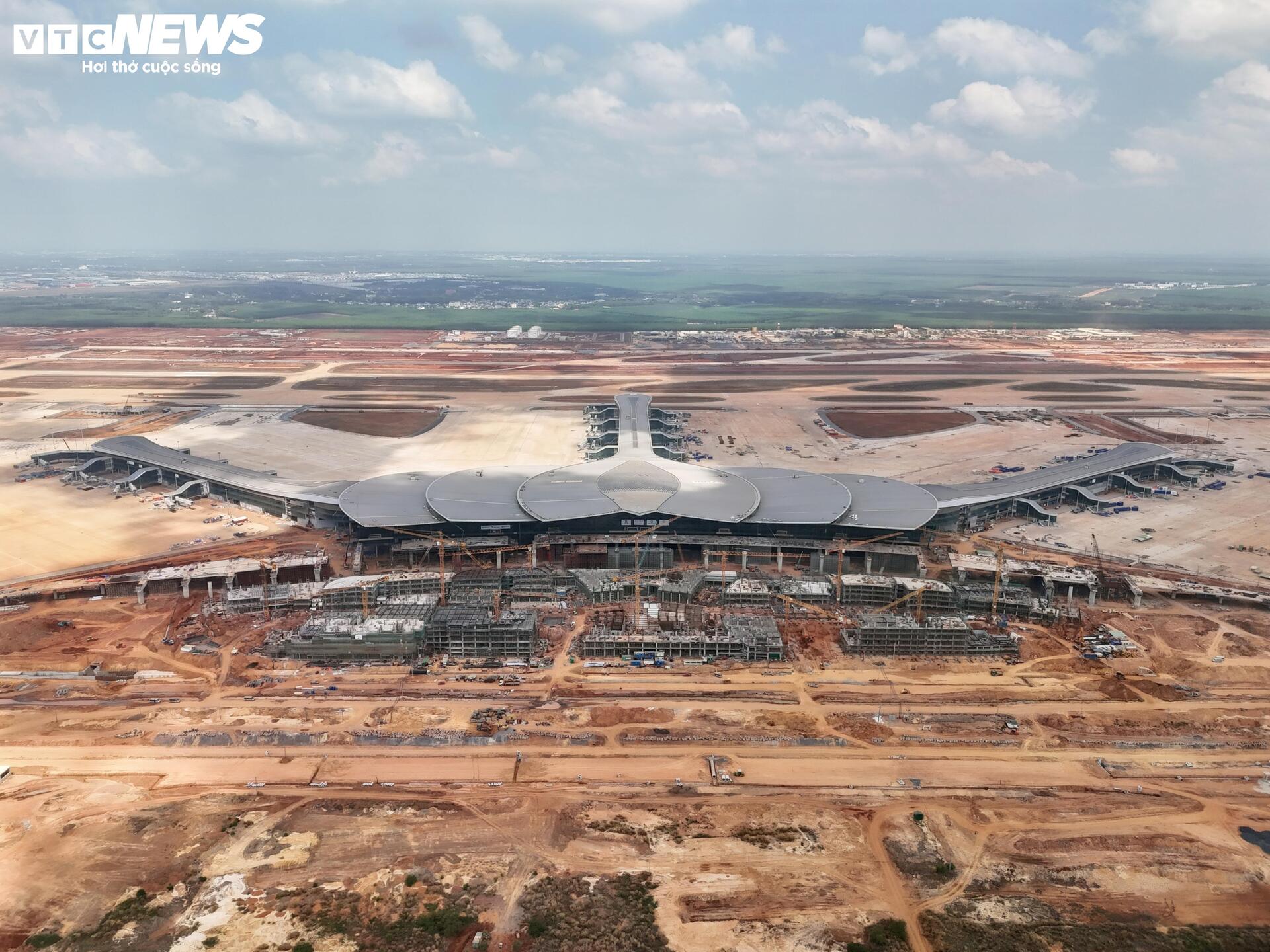 Toàn cảnh sân bay Long Thành trước mốc dự kiến vận hành thương mại - Ảnh 14