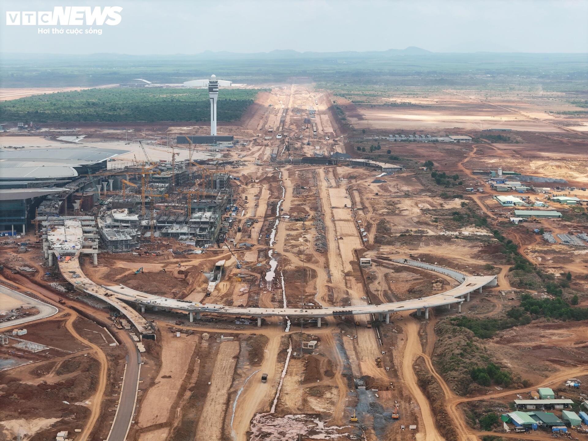 Toàn cảnh sân bay Long Thành trước mốc dự kiến vận hành thương mại - Ảnh 2