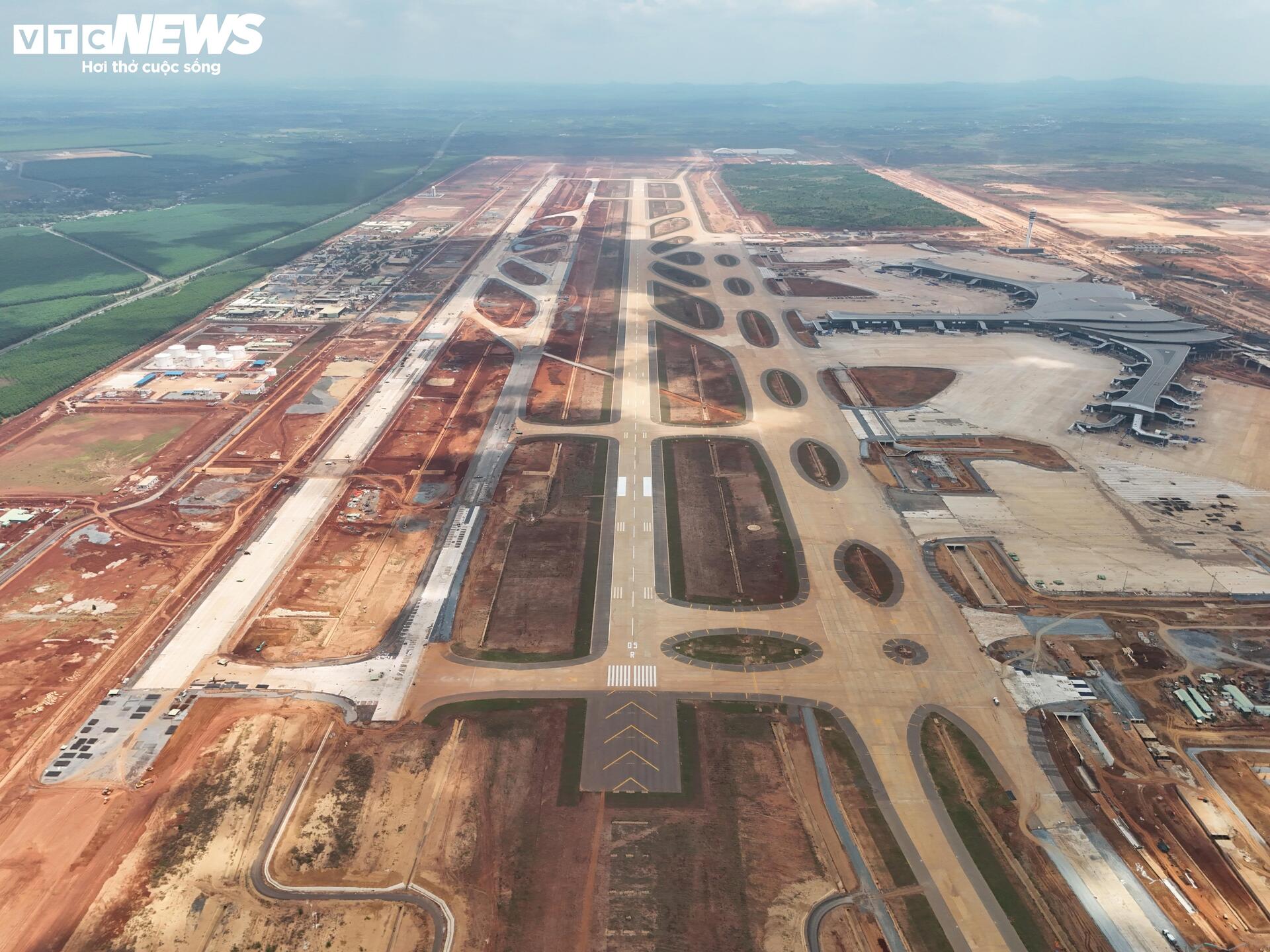 Toàn cảnh sân bay Long Thành trước mốc dự kiến vận hành thương mại - Ảnh 5