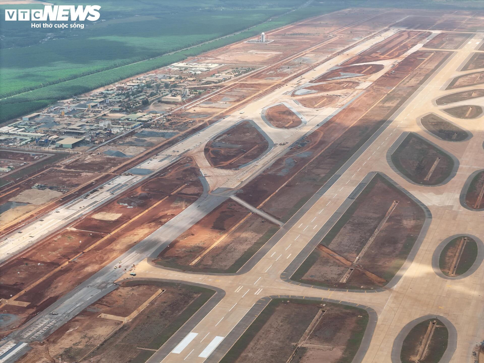 Toàn cảnh sân bay Long Thành trước mốc dự kiến vận hành thương mại - Ảnh 9