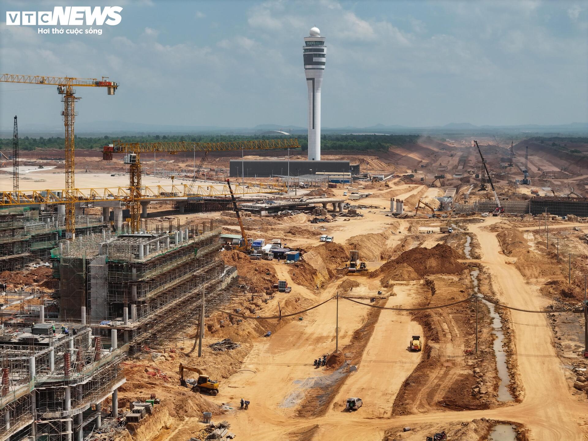 Toàn cảnh sân bay Long Thành trước mốc dự kiến vận hành thương mại - Ảnh 4