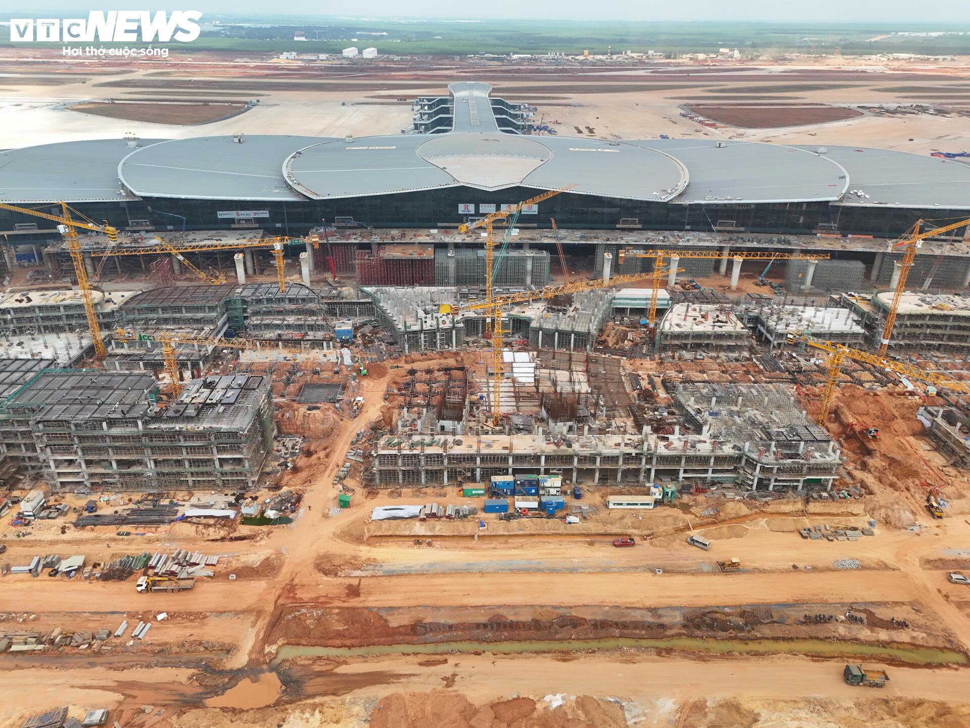 Toàn cảnh sân bay Long Thành trước mốc dự kiến vận hành thương mại - Ảnh 3