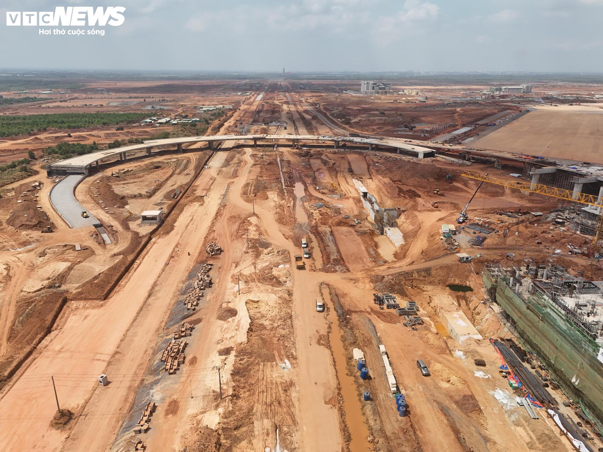 Toàn cảnh sân bay Long Thành trước mốc dự kiến vận hành thương mại - Ảnh 8