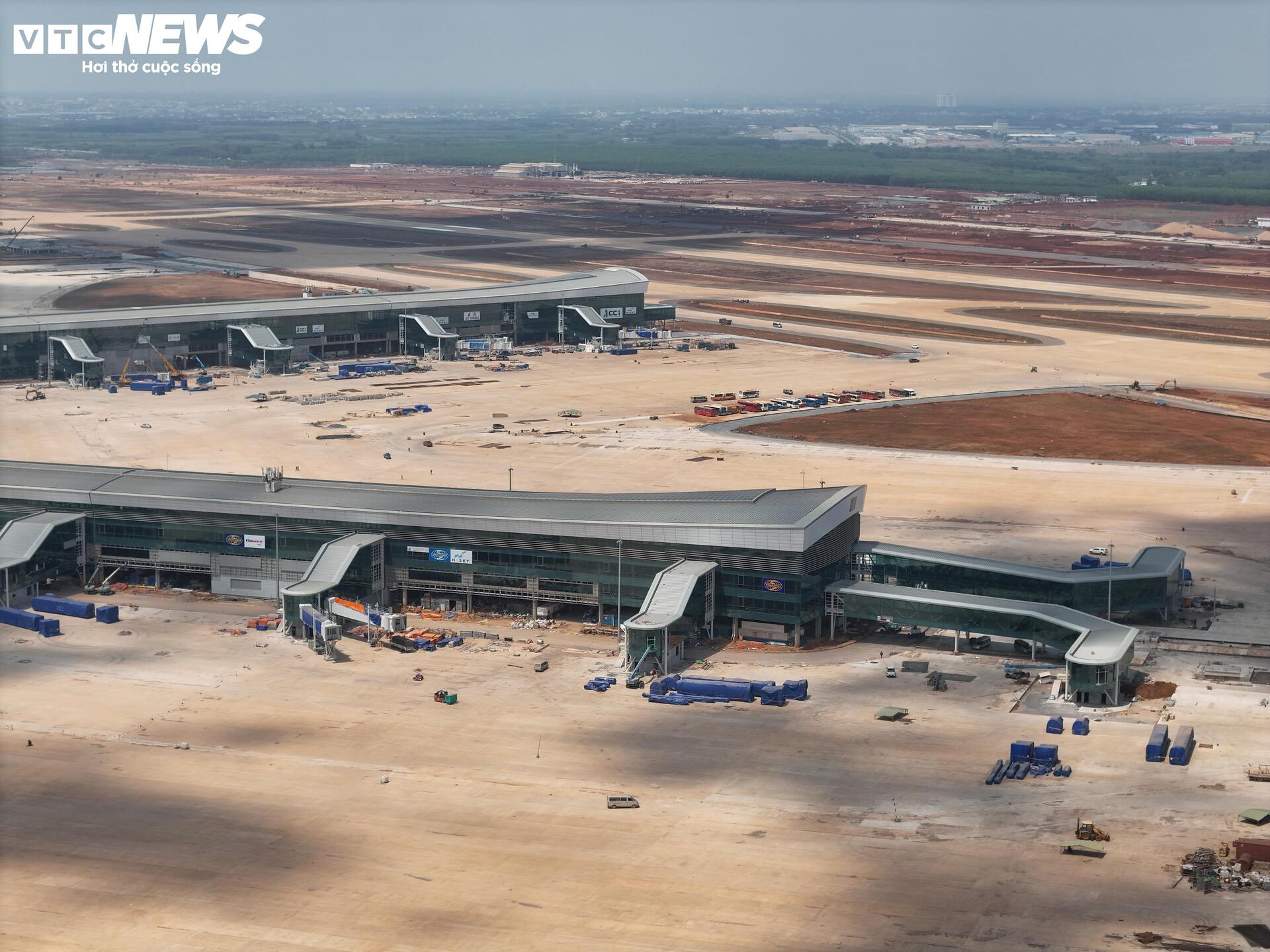 Toàn cảnh sân bay Long Thành trước mốc dự kiến vận hành thương mại - Ảnh 11