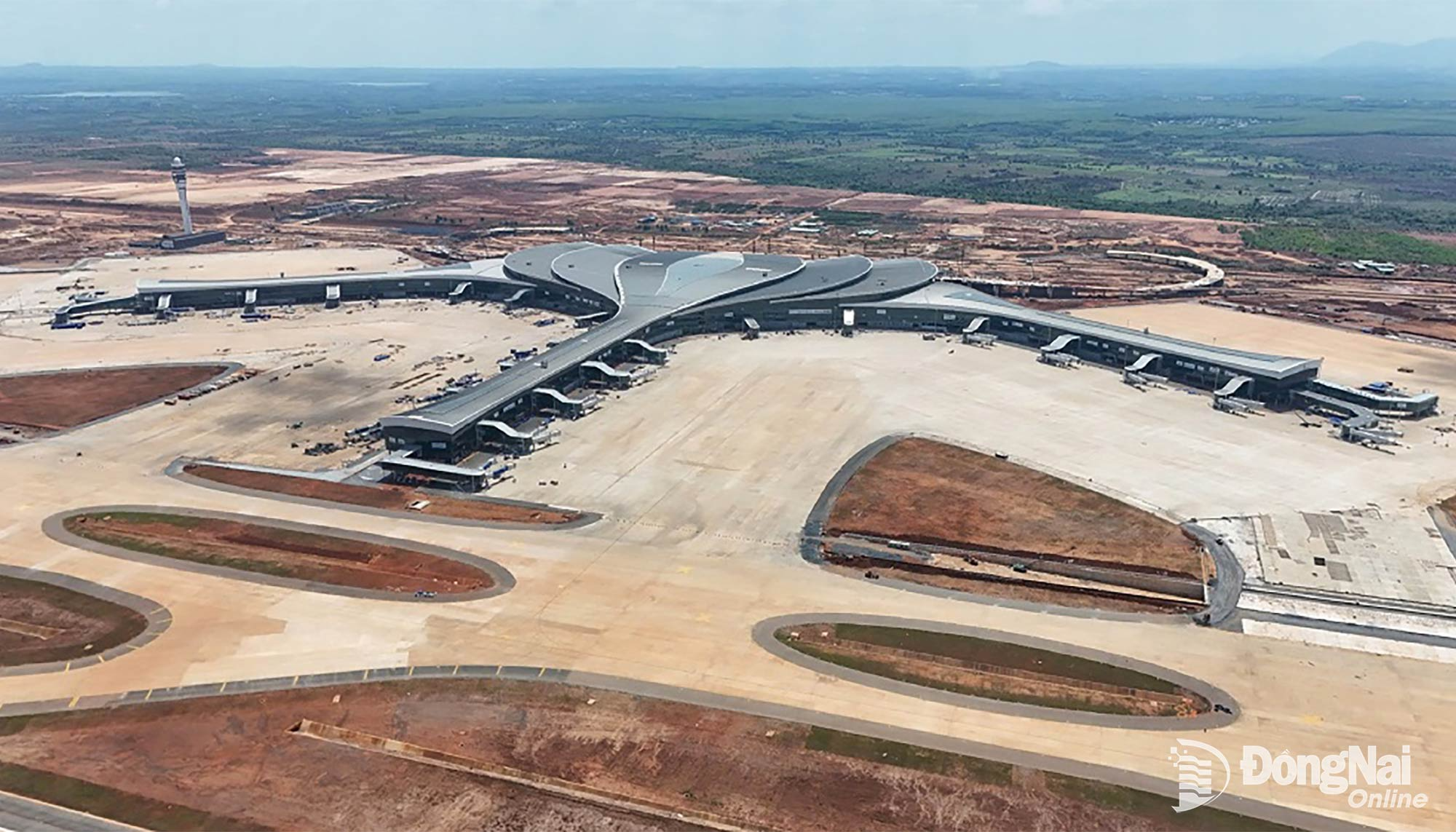 Sân bay Long Thành 16 tỷ USD khai thác thương mại vào cuối năm 2026: Loạt dự án cao tốc, metro, vành đai… dần hoàn thiện, thị trường BĐS hưởng lợi - Ảnh 1