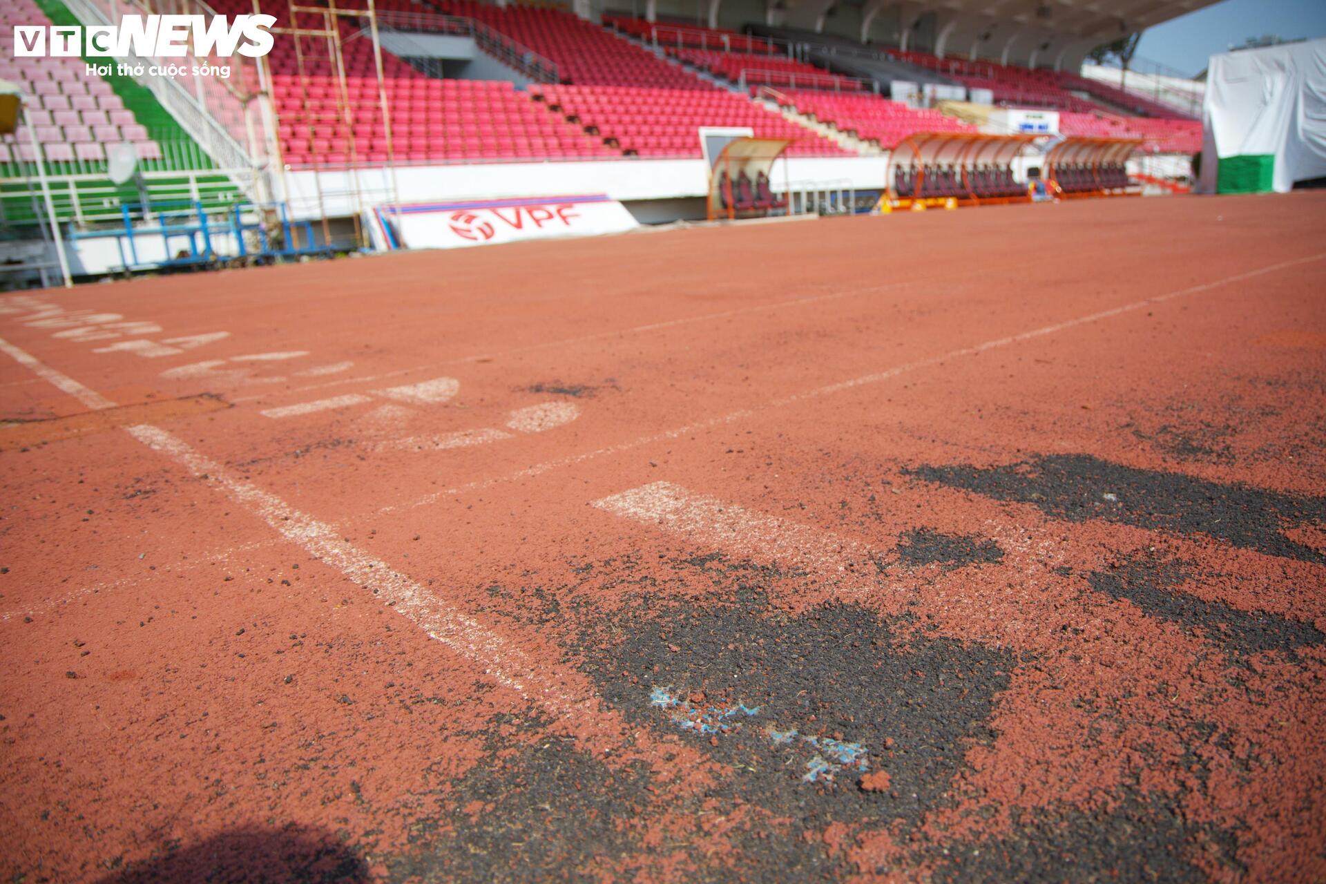 Cận cảnh sân vận động vừa được khởi công cải tạo gần 320 tỷ đồng - Ảnh 3