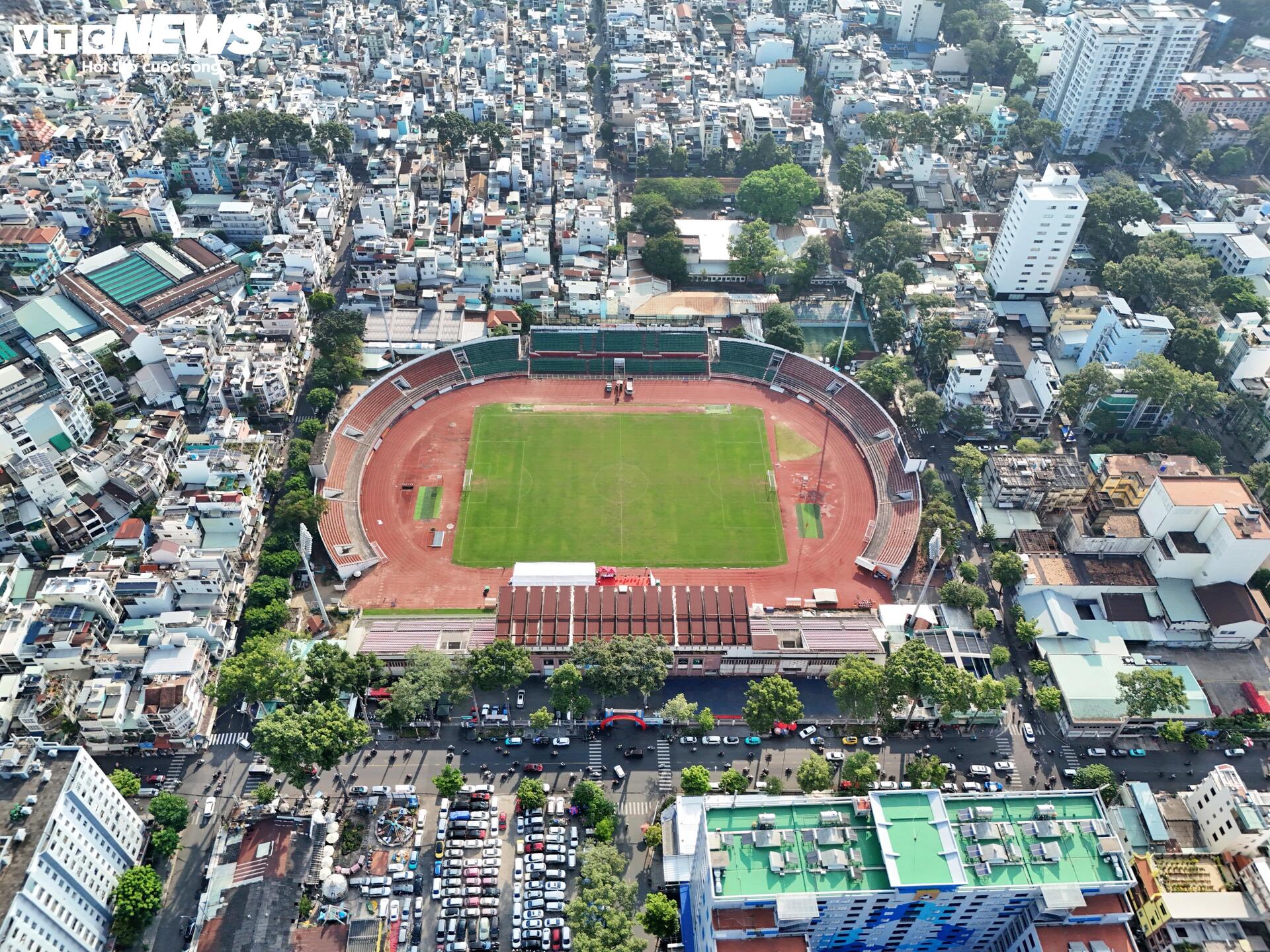 Cận cảnh sân vận động vừa được khởi công cải tạo gần 320 tỷ đồng - Ảnh 1