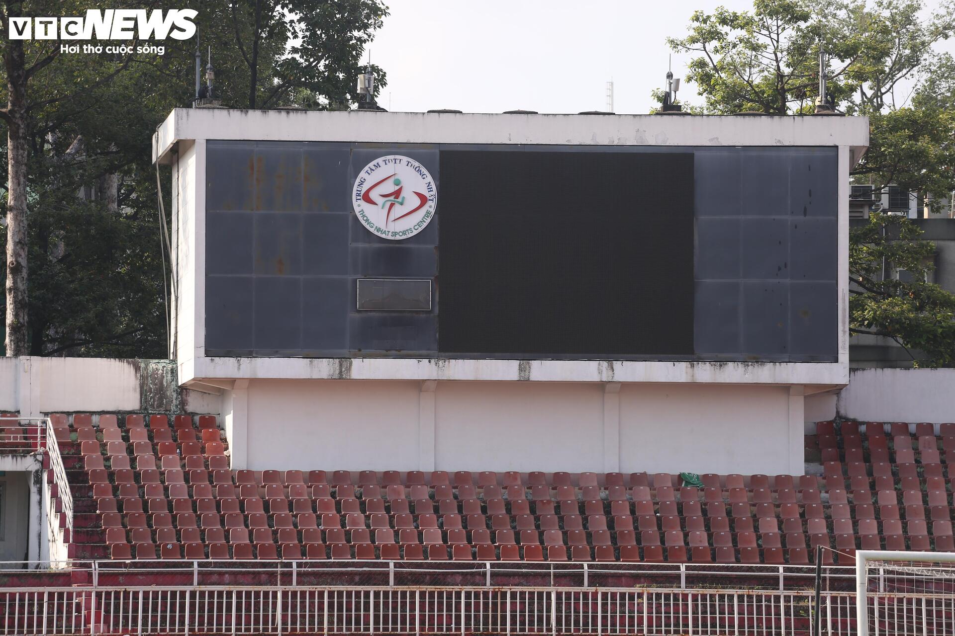 Cận cảnh sân vận động vừa được khởi công cải tạo gần 320 tỷ đồng - Ảnh 7